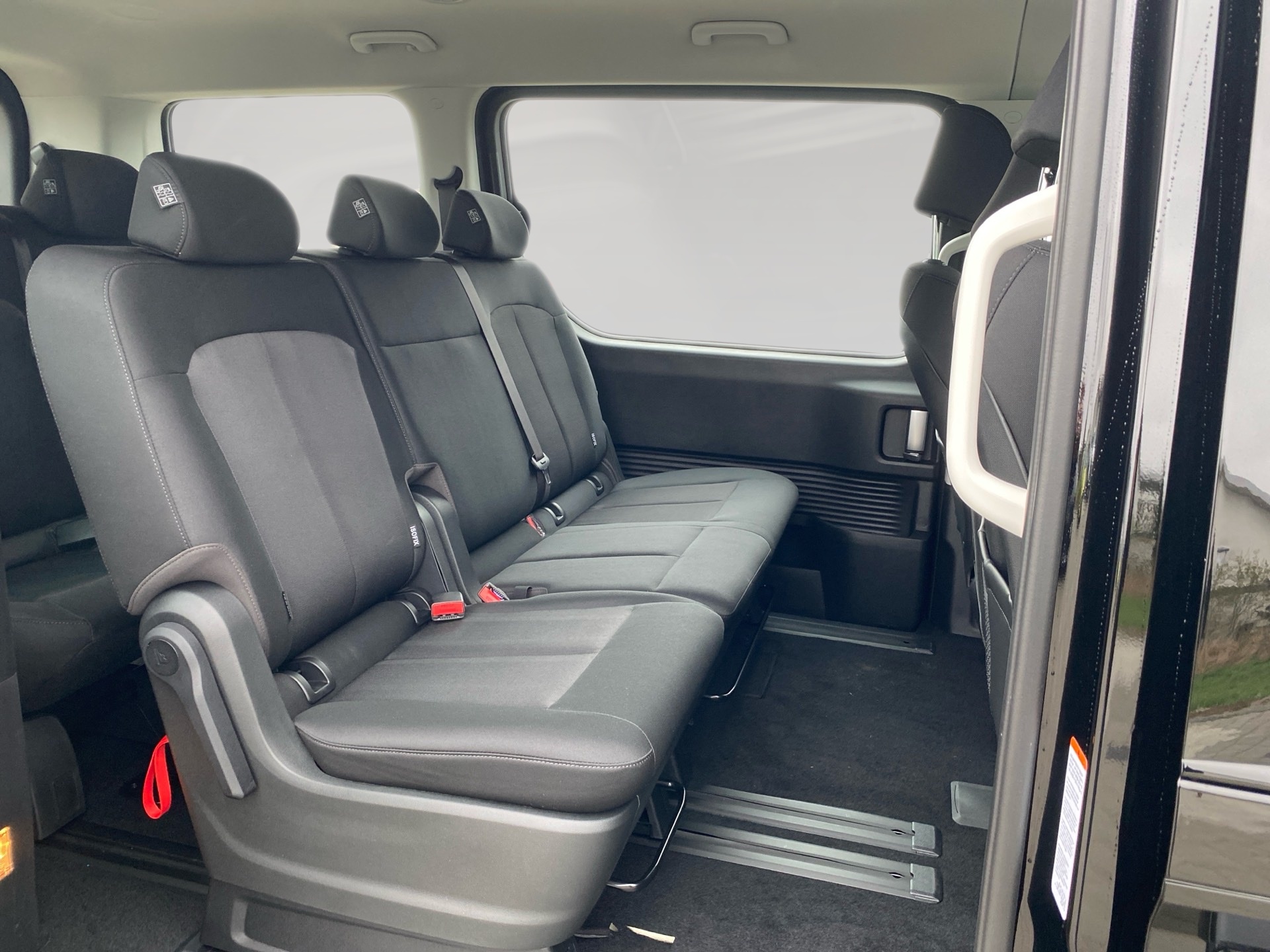 Foto 1 - STARIA Hybrid 1.6L 9-Sitzer Trend ACC+LED, Schwarz