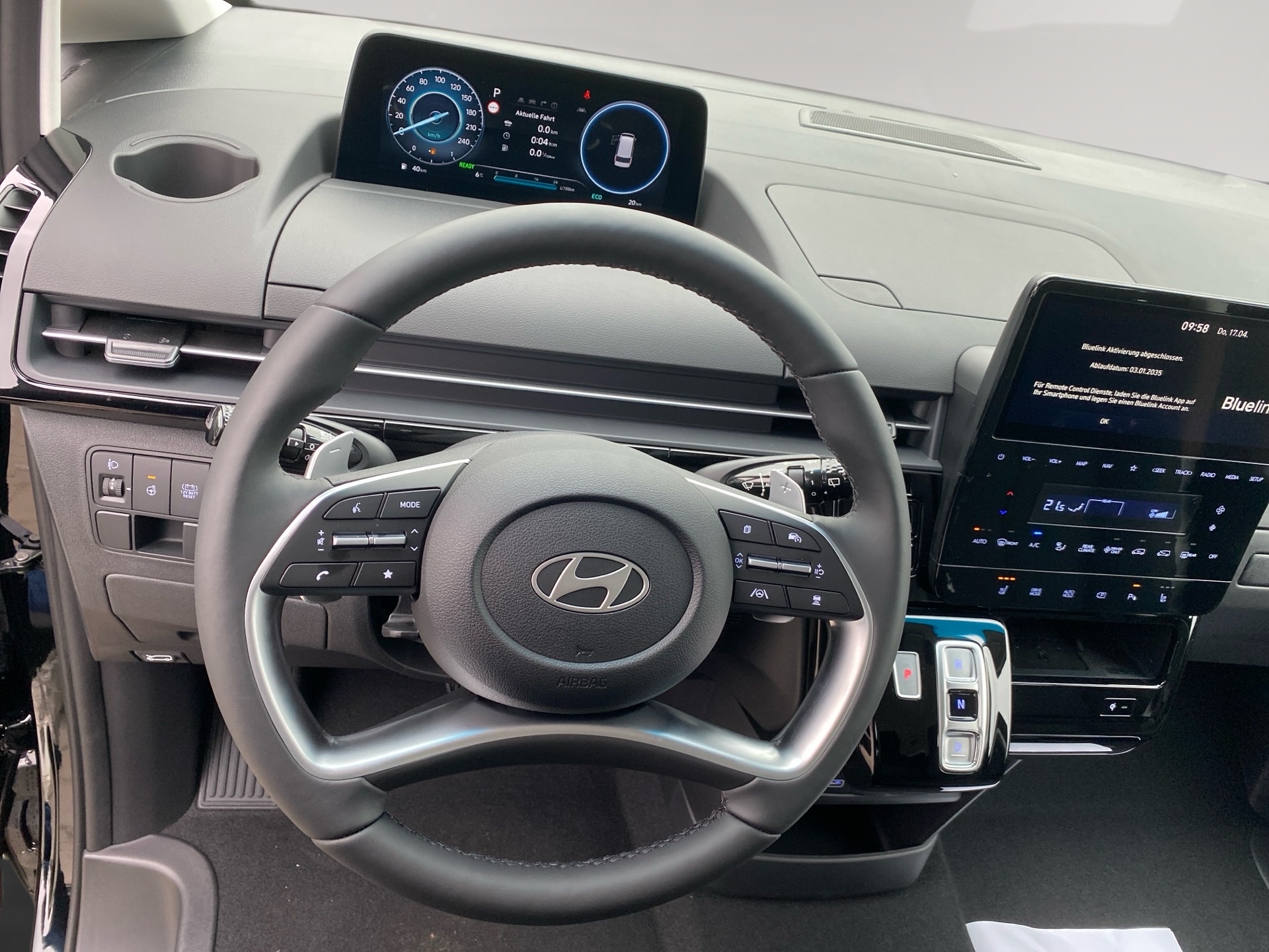 Foto 1 - STARIA Hybrid 1.6L 9-Sitzer Trend ACC+LED, Schwarz